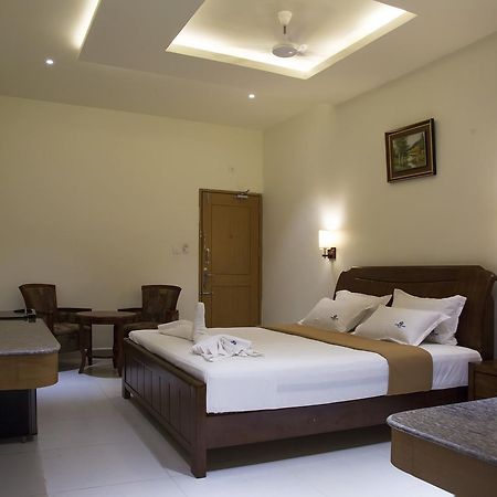 The Grand White Palace Hotel Mayiladuthurai Esterno foto
