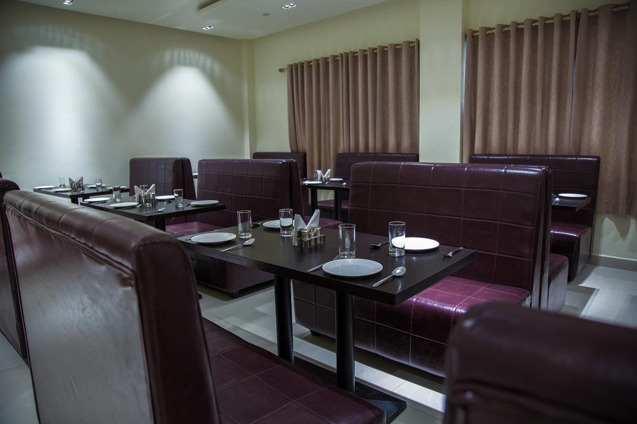 The Grand White Palace Hotel Mayiladuthurai Esterno foto