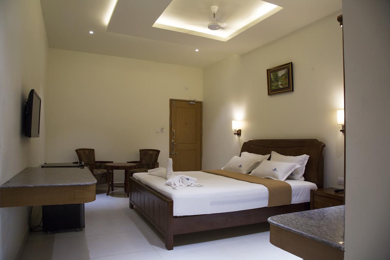The Grand White Palace Hotel Mayiladuthurai Esterno foto