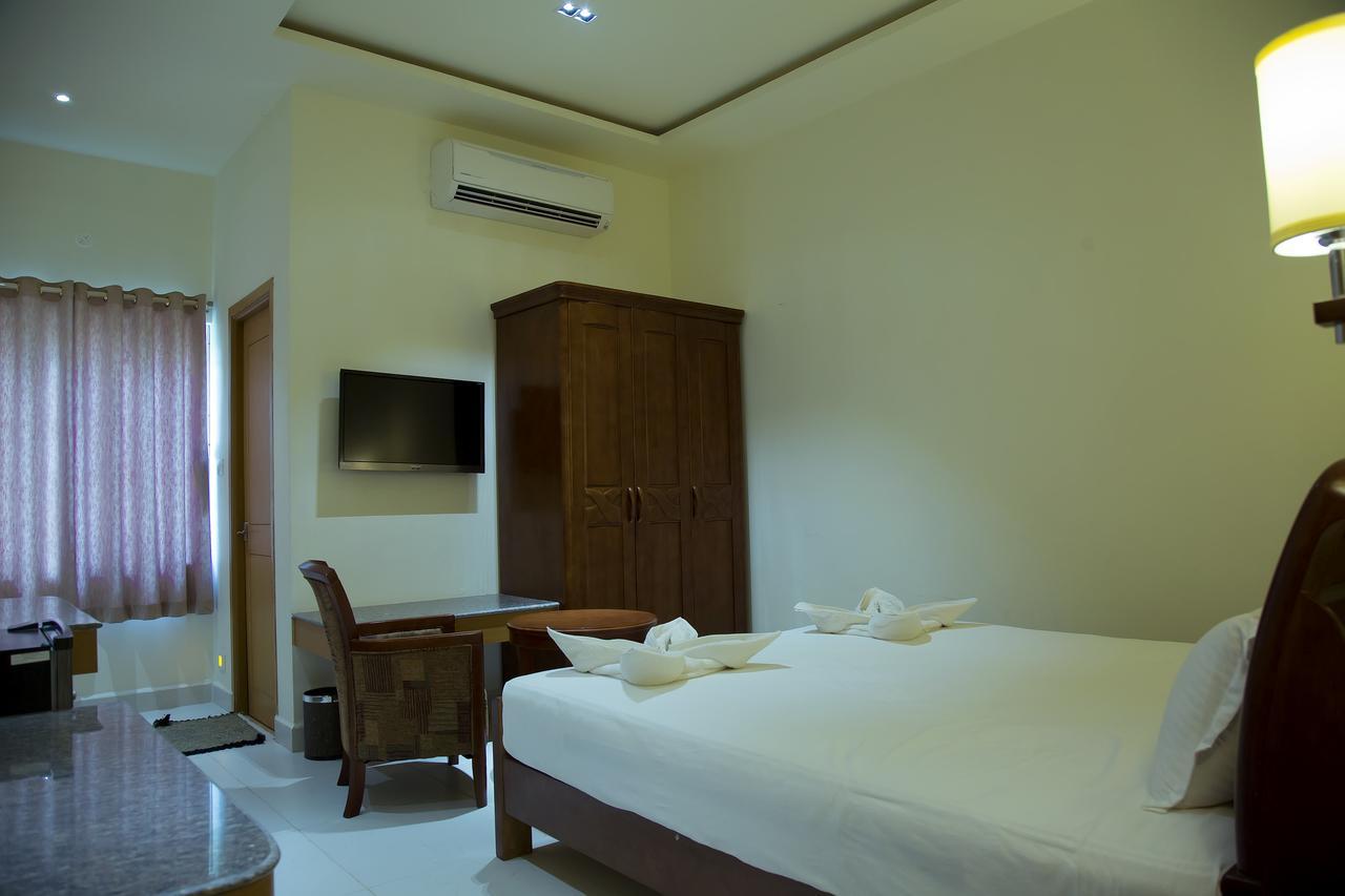The Grand White Palace Hotel Mayiladuthurai Esterno foto