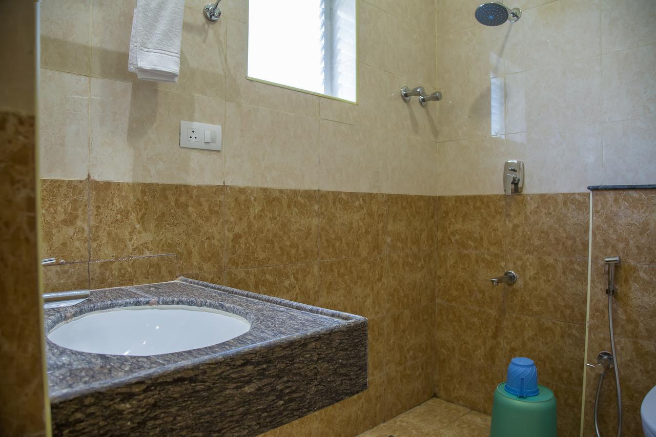 The Grand White Palace Hotel Mayiladuthurai Esterno foto