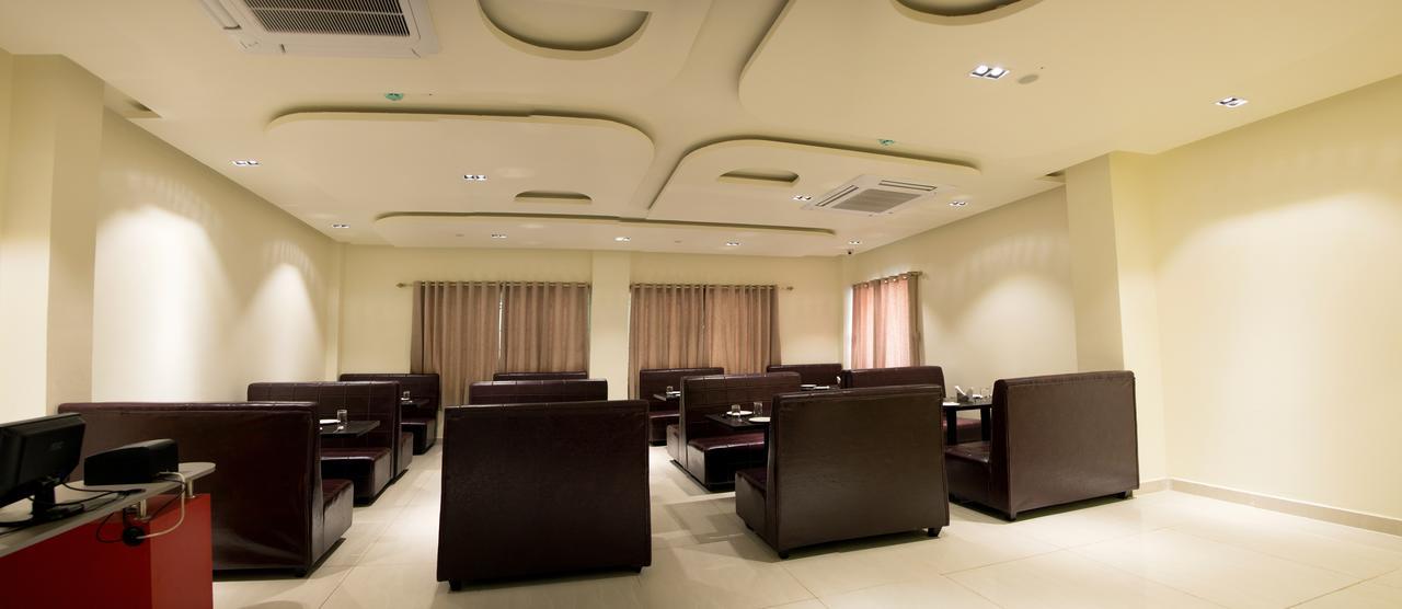 The Grand White Palace Hotel Mayiladuthurai Esterno foto
