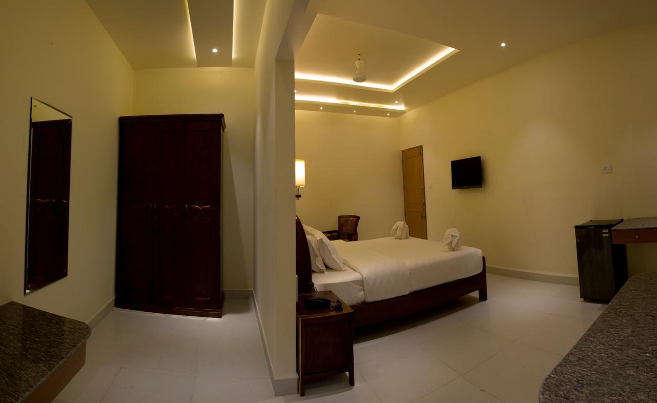 The Grand White Palace Hotel Mayiladuthurai Esterno foto
